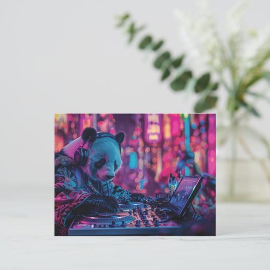DJ Panda mit Kopfhörern Postkarte (Stehend Vorderseite)