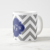 Dk Grau Lg Zickzack Navy Quatrefolie 3 Monogramm Jumbo-Tasse (Vorderseite Rechts)