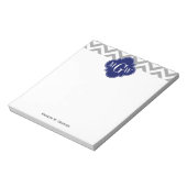 Dk Grau Lg Zickzack Navy Quatrefolie 3 Monogramm Notizblock (Rotiert)