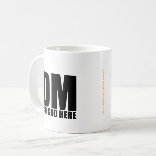 "DM - ICH BIN HIER GOTT" Tasse (Vorderseite Links)