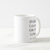 DNA machte uns Brüder. Der Kaffee hat uns Freunde Kaffeetasse (VorderseiteRechts)