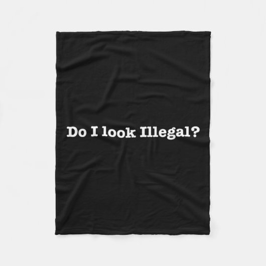 Do I Look Illegal Litical Racial Immigrant Stateme Fleecedecke (Vorderseite)