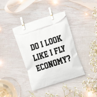 Do I Look Like I Fly Economy Funny Sarcastic Quote Geschenktütchen
