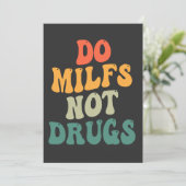 Do Milfs not drogs Funny Groovy Retro Geschenk Einladung (Stehend Vorderseite)