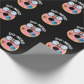 Do-Nerd Funny Nerdy Donut Pun Dark BG Geschenkpapier (Ecke)