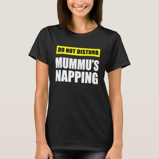Do Not Disturb Mummu's Napping T-Shirt (Vorderseite)