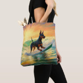 Doberman Beach Surfing Painting Tasche (Von Nahem)
