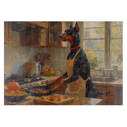 Doberman Cooking in Kitchen Schneidebrett (Vorderseite)