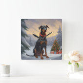 Doberman Dog in Schnee Weihnachten Quadratische Wanduhr (Zuhause)