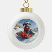 Doberman Dog in Sledge Lass es Schnee Weihnachten Keramik Kugel-Ornament (Vorderseite)