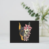 Doberman Dog mit Blume Postkarte (Stehend Vorderseite)