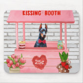 Doberman Dog Valentine's Day Kissing Booth Mousepad (Vorne)