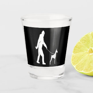 Doberman-Geschenk| Menschen zusammen Doberman Walk Schnapsglas