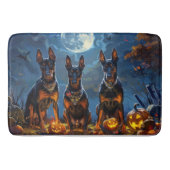 Doberman Halloween Spooky Badematte (Vorderseite)
