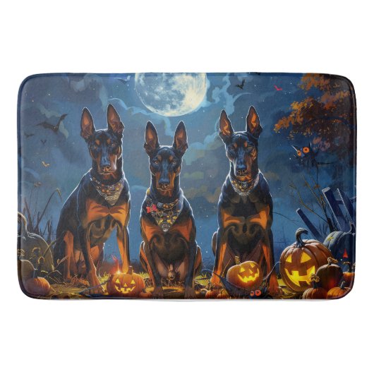 Doberman Halloween Spooky Badematte (Vorderseite)