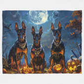 Doberman Halloween Spooky Fleecedecke (Vorderseite (Horizontal))
