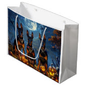 Doberman Halloween Spooky Große Geschenktüte (Vorderseite Schrägansicht)