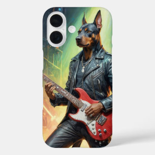 Doberman-Hund spielt Gitarre auf Rock-Bühne iPhone 16 Hülle