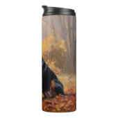 Doberman im Herbst Leaves Fall Inspiriert Thermosbecher (Nach rechts gedreht)