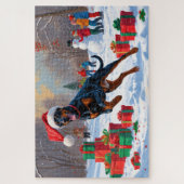 Doberman läuft im Schnee mit Weihnachtshut Puzzle (Vertikal)