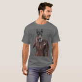 Doberman on Phone T-Shirt (Vorne ganz)