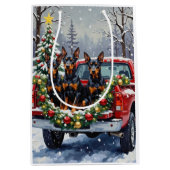 Doberman Pinscher Christmas Red Truck Holiday Mittlere Geschenktüte (Vorderseite)