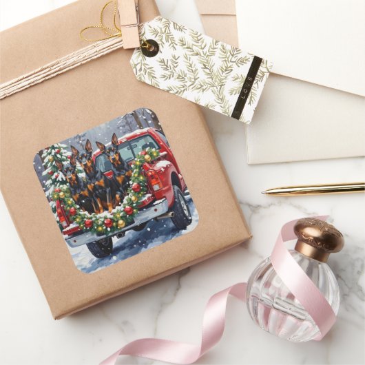 Doberman Pinscher Christmas Red Truck Holiday Quadratischer Aufkleber (Schenken)