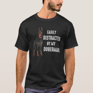 Doberman Pinscher Dog leicht abgelenkt T-Shirt