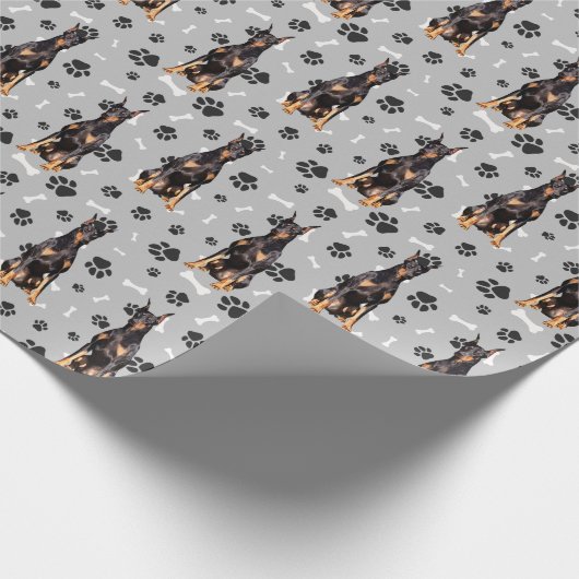 Doberman Pinscher Dog Paw Print Pattern Geschenkpapier (Ecke)