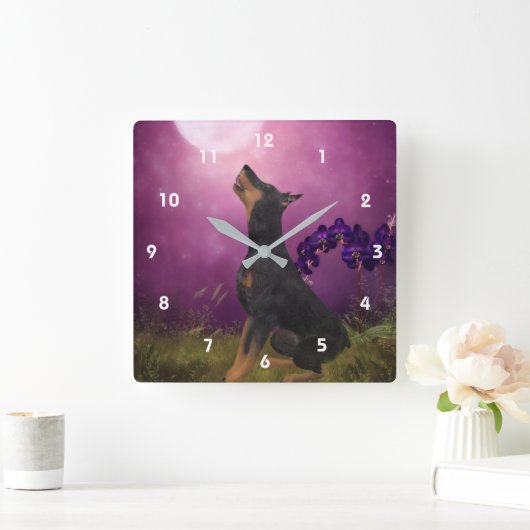 Doberman Pinscher im Blick auf den Mond Quadratische Wanduhr (Zuhause)
