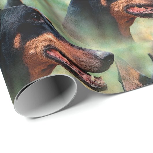 Doberman Pinscher im Wald Geschenkpapier (Rolleneckpunkt)