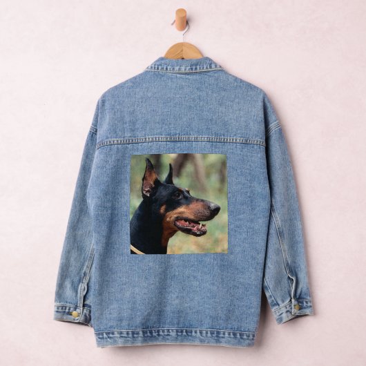 Doberman Pinscher im Wald Jeansjacke (Hangar)