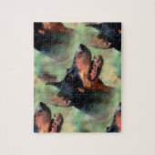 Doberman Pinscher im Wald Puzzle (Vertikal)