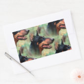 Doberman Pinscher im Wald Rechteckiger Aufkleber (Umschlag)