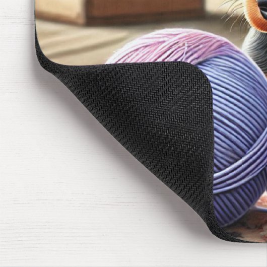 Doberman Pinscher Puppy mit Garnball auf Rua Mousepad (Ecke)