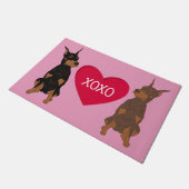 Doberman Pinscher Valentinstag Fußmatte (Schrägansicht)