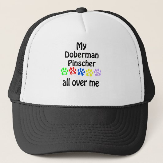 Doberman Pinscher Walks Design Truckerkappe (Vorderseite)