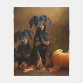 Doberman Puppy Autumn Delight Pumpkin Fleecedecke (Vorderseite)