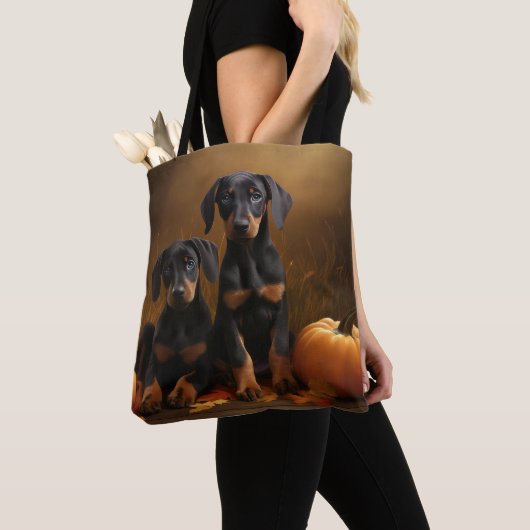 Doberman Puppy Autumn Delight Pumpkin Tasche (Von Nahem)