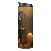 Doberman Puppy Autumn Delight Pumpkin Thermosbecher (Nach rechts gedreht)