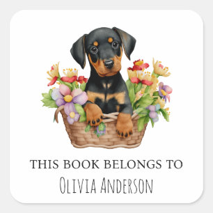 Doberman Puppy in Blume Basket Dieses Buch gehört Quadratischer Aufkleber