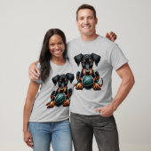 Doberman Puppy spielt mit einem Ball T-Shirt (Unisex)