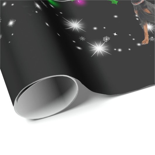 Doberman Weihnachtsbaum bedeckt durch Blitzlicht Geschenkpapier (Rolleneckpunkt)