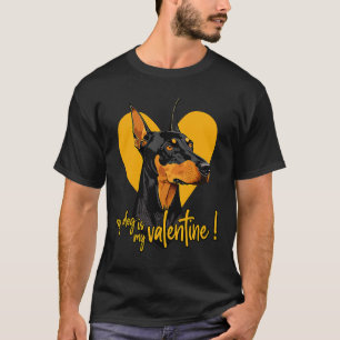 Dobermandog mit Herzschuh für Valentinstag T-Shirt