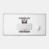 Dobermann Hund mit roten Herzen_1 Schreibtischunterlage (Tastatur & Maus)