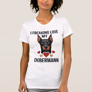 Dobermann Hund mit roten Herzen_1 T-Shirt