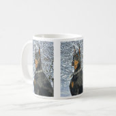 Dobermann in der eisigen Schnee-Tasse Kaffeetasse (Vorderseite Links)