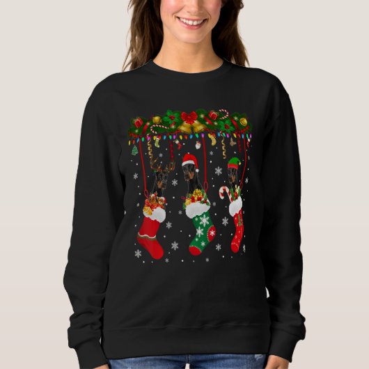 Dobermann in Sock Xmas Reindeer Santa Elf Dog Sweatshirt (Vorderseite)