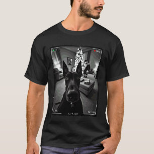 Dobermann Pinscher erwischt Weihnachtsmann auf der T-Shirt