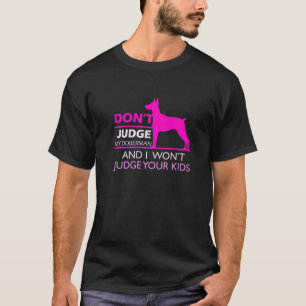 Dobermann Pinscher richtet über Ihre Kinder T-Shirt